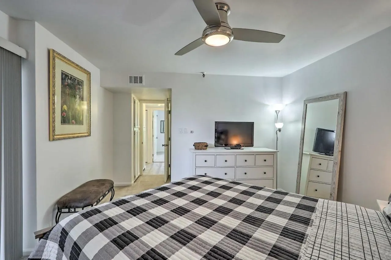 First-Floor Scottsdale Condo About 1 Mi To Old Town!