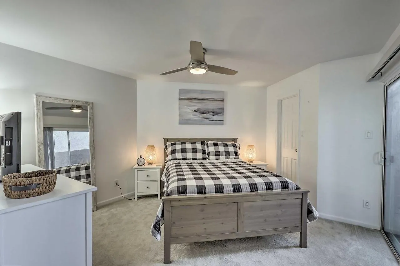 First-Floor Scottsdale Condo About 1 Mi To Old Town!